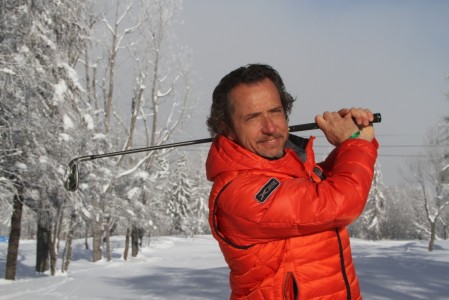 Philippe Guilhem a eu la belle idée de créer une nouvelle et unique façon de jouer au golf … durant l’hiver, sur la neige. Photo D. Roudy / Golf Rhône Alpes Magazine