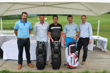 Première équipe en net du Pro-Am 2016 de Grenoble Bresson, en compagnie de Bastien Brepson, représentant du groupe Srixon XXIO, et Hervé Segrais, directeur du golf de Grenoble-Bresson 