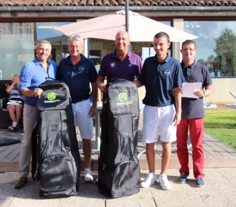 L'équipe vainqueur en brut ©A. Prost / Golf Rhône-Alpes Magazine 
