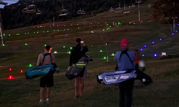Golfer sous les étoiles aux Arcs